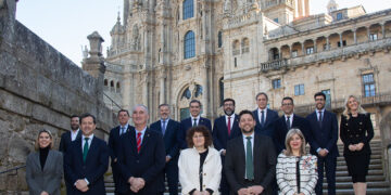 El Grupo de Ciudades Patrimonio aboga por impulsar la promoción internacional en su Asamblea en Santiago de Compostela, en la que ha participado Dolz
