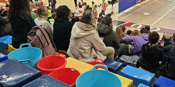 El PSOE exige a Guarinos que termine con las goteras del Multiusos “porque damos una imagen lamentable con cubos recogiendo agua”