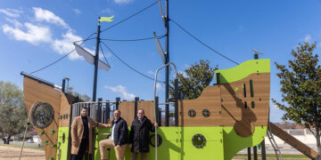 El Parque de la Sanchica estrena nueva área de juegos infantiles con un gran barco pirata y columpios inclusivos