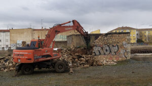 El cargador de ganado de la estación de tren de Cuenca, incluido en la Lista Roja de Patrimonio, ya es sólo escombros