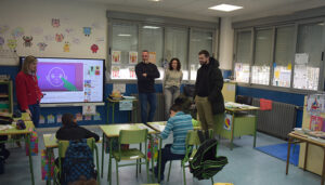 El colegio de Tragacete adecúa las instalaciones deportivas del patio gracias a una ayuda de 5.600 euros de la Diputación