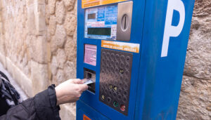 El sistema de recarga de tarjetas de transporte urbano de Guadalajara se verá ampliado con quioscos informáticos que permitirán la recarga con tarjeta bancaria