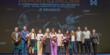 Éxito de la Jornada Deporte y Mujer en el Teatro Buero Vallejo con el aforo completo
