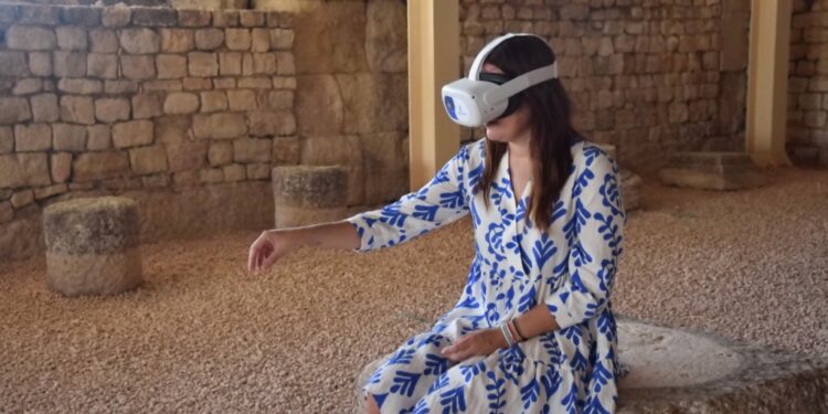 El Parque Arqueológico de Segóbriga pone a disposición de todo el público las gafas de realidad aumentada