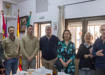 Guarinos comparte la jornada de convivencia y fiesta de la matanza con el Hogar Extremeño