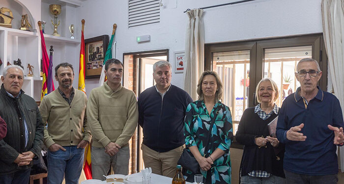 Guarinos comparte la jornada de convivencia y fiesta de la matanza con el Hogar Extremeño 1 Guarinos comparte la jornada de convivencia y fiesta de la matanza con el Hogar Extremeño