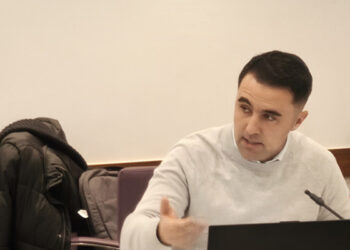 Guarinos pierde la ocasión de retirar la ordenanza de la ORA, y condena a la ciudadanía a pagar por mil nuevas plazas de aparcamiento Guarinos pierde la ocasión de retirar la ordenanza de la ORA, y condena a la ciudadanía a pagar por mil nuevas plazas de aparcamiento