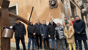 Homenaje a los turbos fallecidos en la Plaza de la Turba