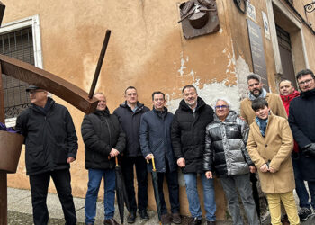 Homenaje a los turbos fallecidos en la Plaza de la Turba