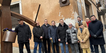 Homenaje a los turbos fallecidos en la Plaza de la Turba