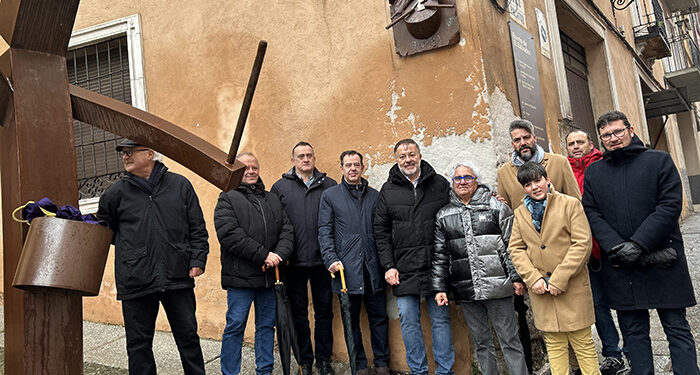 Homenaje a los turbos fallecidos en la Plaza de la Turba