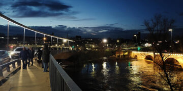 El Puente Árabe de Guadalajara se convierte en el lugar perfecto para inmortalizar la crecida del Henares