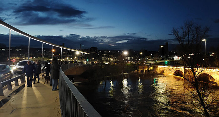 El Puente Árabe de Guadalajara se convierte en el lugar perfecto para inmortalizar la crecida del Henares