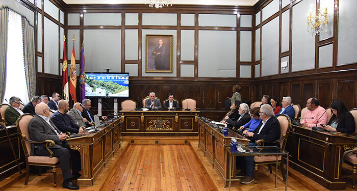 José Luis Vega recibe en la Diputación a la comisión ejecutiva de FEMEMBALSES
