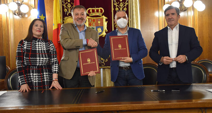 La Diputación y el Ayuntamiento de Cuenca renuevan el convenio de bomberos por 250.000 euros para tres años