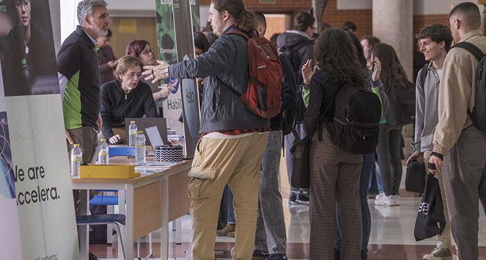 La Feria de Empleo Local de Azuqueca conecta a “Ayuntamiento, empresas y organizaciones del tercer sector para que la ciudadanía acceda a un puesto de trabajo” 1 La Feria de Empleo Local de Azuqueca conecta a “Ayuntamiento, empresas y organizaciones del tercer sector para que la ciudadanía acceda a un puesto de trabajo”