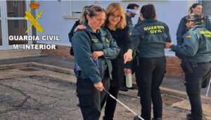 La Guardia Civil de Cuenca realiza un taller de formación para asistencia a personal con discapacidad visual