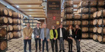 La Junta destaca el trabajo que está desarrollando junto al tejido empresarial para acelerar el proceso de descarbonización de Castilla-La Mancha
