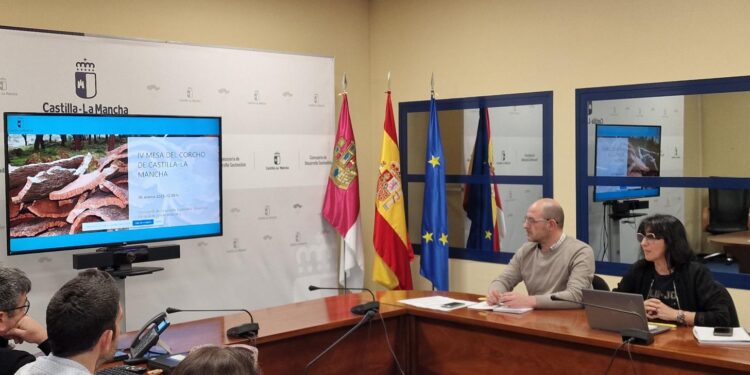 La Junta impulsa el aprovechamiento del corcho para activar la bioeconomía asociada a este tipo de materia prima del sector forestal 1 La Junta impulsa el aprovechamiento del corcho para activar la bioeconomía asociada a este tipo de materia prima del sector forestal