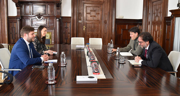 La Junta propone a Renfe mejoras de movilidad para áreas urbanas y rurales