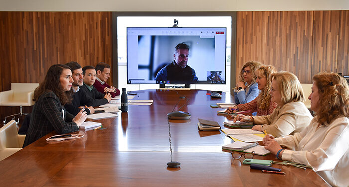 La Junta se reúne con los ayuntamientos de Alovera, Villanueva de la Torre y Quer para abordar el nuevo ASTRA 1 La Junta se reúne con los ayuntamientos de Alovera, Villanueva de la Torre y Quer para abordar el nuevo ASTRA