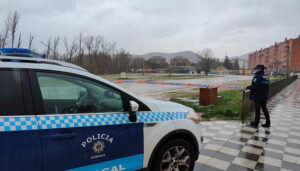 La Policía Local de Cuenca cierra los accesos al río Júcar ante el aumento del caudal