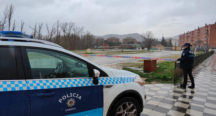 La Policía Local de Cuenca cierra los accesos al río Júcar ante el aumento del caudal