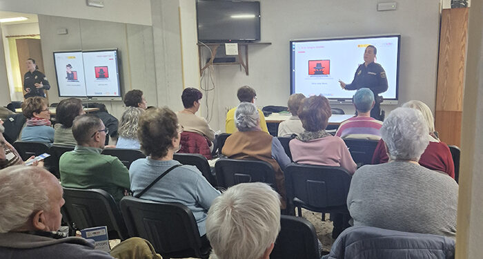 La Policía Nacional de Cuenca imparte charlas a mayores sobre compras seguras en internet 1 La Policía Nacional de Cuenca imparte charlas a mayores sobre compras seguras en internet