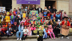 La Reina Isabel II, la primavera y el Quijote se imponen en el desfile infantil de carnaval de Cuenca realizado en la Diputación