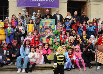 La Reina Isabel II, la primavera y el Quijote se imponen en el desfile infantil de carnaval de Cuenca realizado en la Diputación La Reina Isabel II, la primavera y el Quijote se imponen en el desfile infantil de carnaval de Cuenca realizado en la Diputación