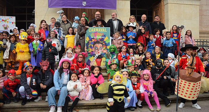 La Reina Isabel II, la primavera y el Quijote se imponen en el desfile infantil de carnaval de Cuenca realizado en la Diputación