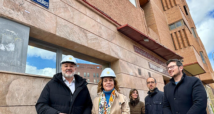 La calle Aparejadores ya luce la placa que oficializa el nuevo nombre de esta vía 1 La calle Aparejadores ya luce la placa que oficializa el nuevo nombre de esta vía
