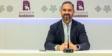 La calzada de la calle Miguel Fluiters se renovará con “una solución real y duradera”