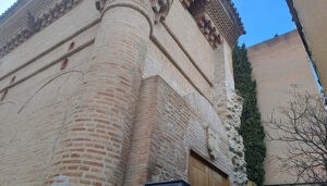 La capilla Luis de Lucena puede reanudar su actividad turística tras la demolición del muro colindante que suponía un riesgo