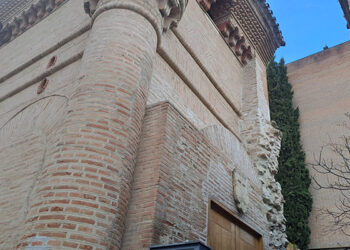 La capilla Luis de Lucena puede reanudar su actividad turística tras la demolición del muro colindante que suponía un riesgo