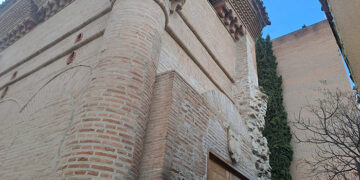 La capilla Luis de Lucena puede reanudar su actividad turística tras la demolición del muro colindante que suponía un riesgo