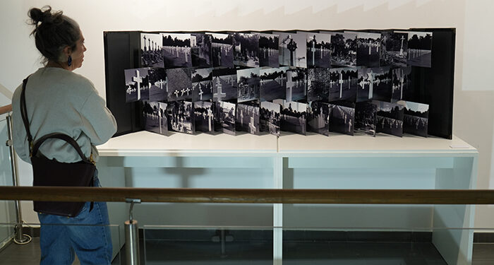 La fotógrafa Merche Romero elimina los tabús sociales de la muerte y los cementerios en la exposición “Necrópolis Mundi” en la sala ACUA del campus de Cuenca 1 La fotógrafa Merche Romero elimina los tabús sociales de la muerte y los cementerios en la exposición “Necrópolis Mundi” en la sala ACUA del campus de Cuenca