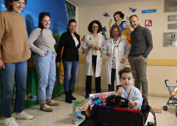 La solidaridad de los vecinos de Sotorribas llega en “un cochecito eléctrico de juguete” para los niños de Pediatría del Hospital de Cuenca