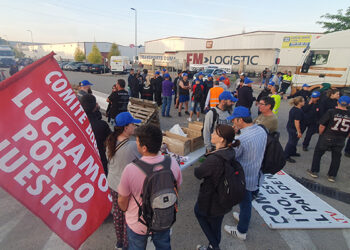 Los trabajadores de la empresa de vidrio Bormioli Luigi van a la huelga