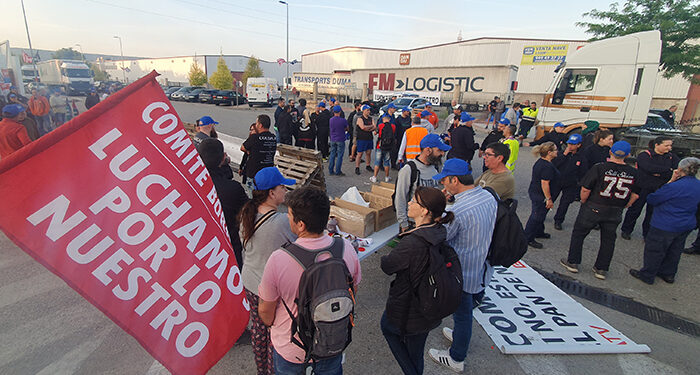 Los trabajadores de la empresa de vidrio Bormioli Luigi van a la huelga
