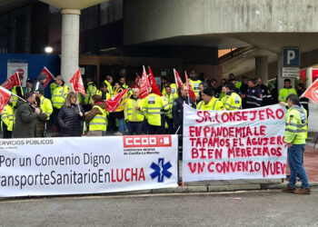 Los trabajadores del transporte sanitario de Castilla-La Mancha se concentran en los cinco hospitales de referencia da la región