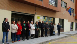 Minuto de silencio en la Subdelegación del Gobierno de Guadalajara por dos nuevos asesinatos machistas