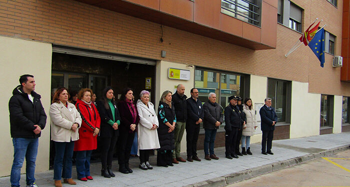 Minuto de silencio en la Subdelegación del Gobierno de Guadalajara por dos nuevos asesinatos machistas 1 Minuto de silencio en la Subdelegación del Gobierno de Guadalajara por dos nuevos asesinatos machistas