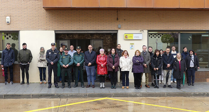 Minuto de silencio en la Subdelegación del Gobierno en Guadalajara tras confirmarse dos nuevos asesinatos machistas