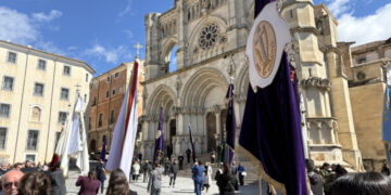 Monseñor Yanguas llama a los nazarenos a ser «hijos que no desmerezcan mucho al Padre» en el Jubileo