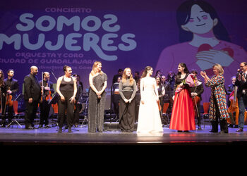 Ovación y aplausos para un espléndido concierto de “Somos Mujeres” que volvió a llenar el teatro Buero Vallejo