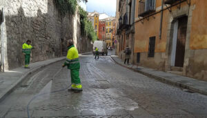 Precaución en la subida al Casco Antiguo de Cuenca por un vertido en la calle Palafox