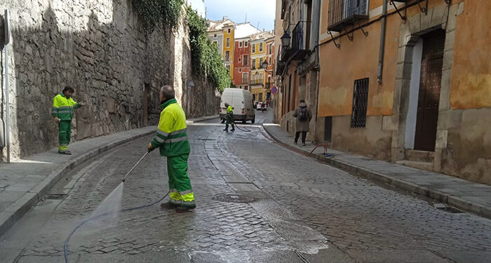 Precaución en la subida al Casco Antiguo de Cuenca por un vertido en la calle Palafox