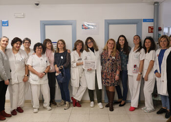 Premio a la mejor comunicación oral para las enfermeras de la Gerencia de Cuenca en el I Congreso Ibérico sobre estomaterapia celebrado en Portugal Premio a la mejor comunicación oral para las enfermeras de la Gerencia de Cuenca en el I Congreso Ibérico sobre estomaterapia celebrado en Portugal