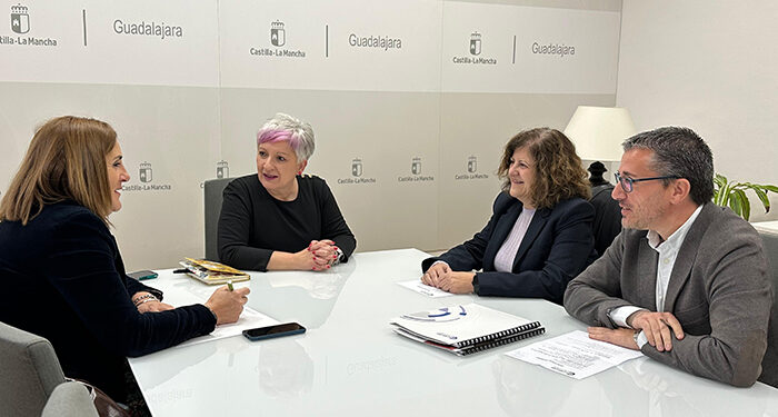 Primer encuentro oficial entre la delegada de la Junta en Guadalajara y la patronal alcarreña